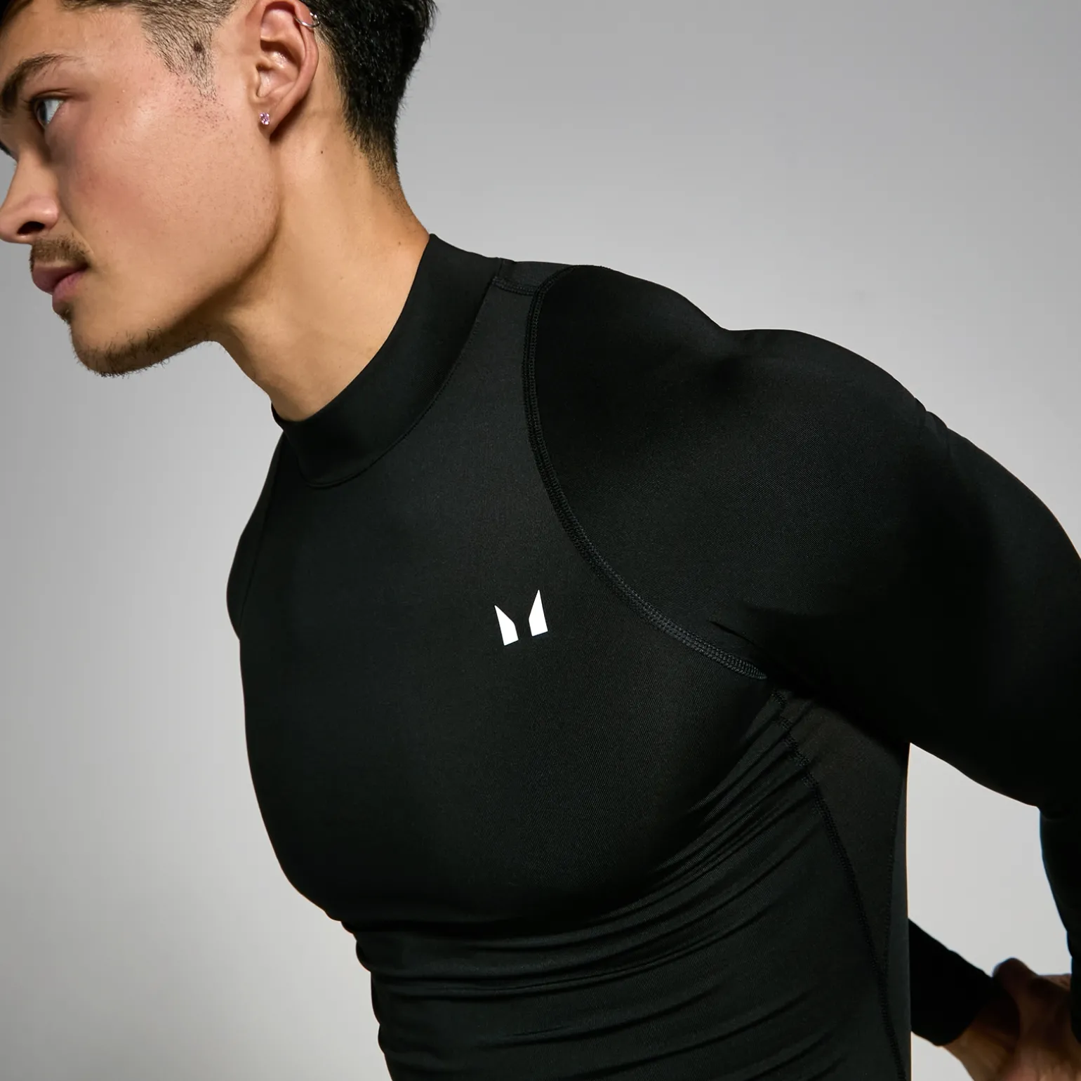 Homme MYPROTEIN Première couche d’entraînement à col montant et à manches longues MP pour hommes – Noir