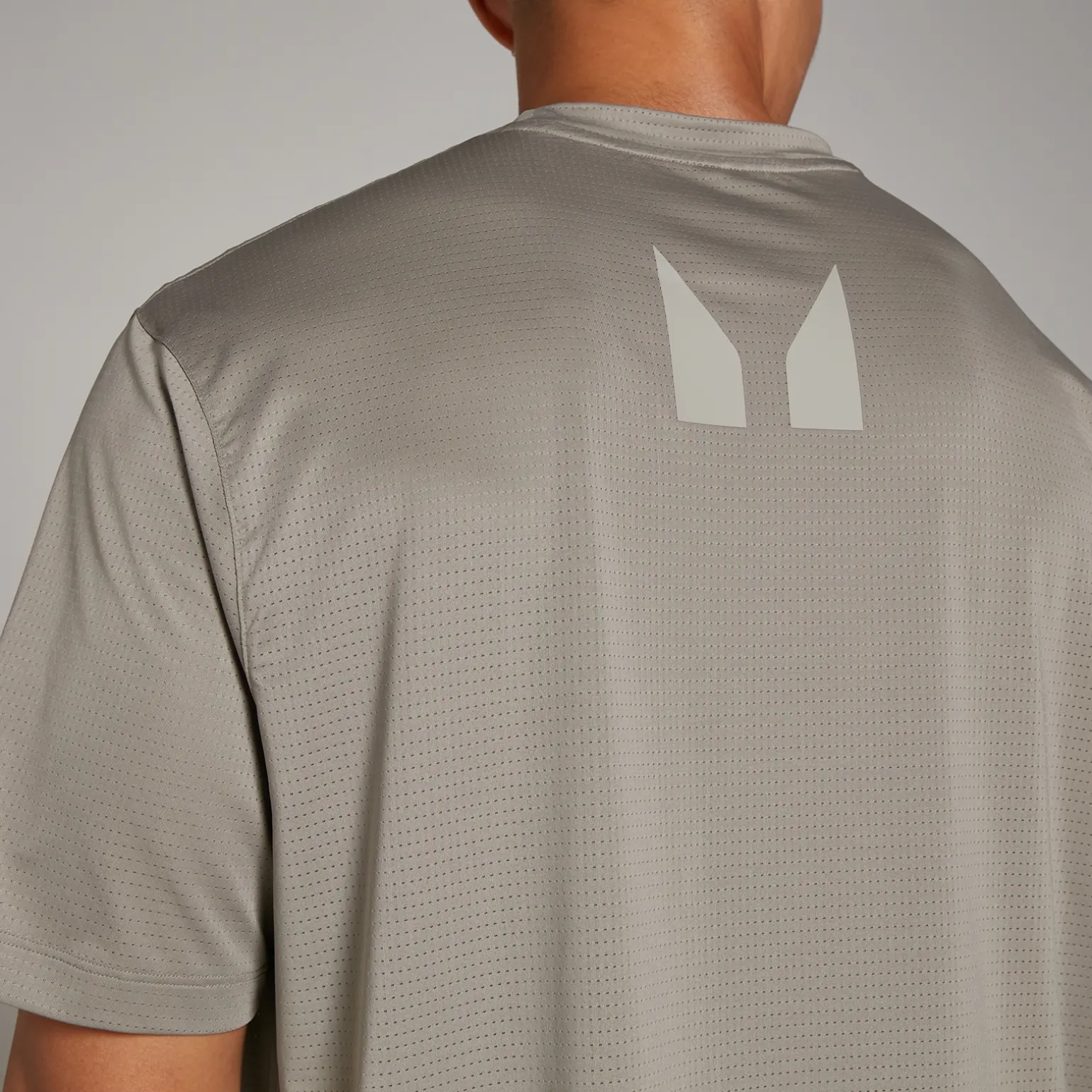Homme MYPROTEIN T-shirt d’entraînement oversize en maille filet MP Tempo pour hommes – Terre cuite